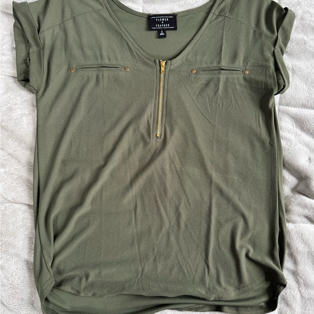 ⚠️Khaki Zippered Short Sleeve Tee⚠️